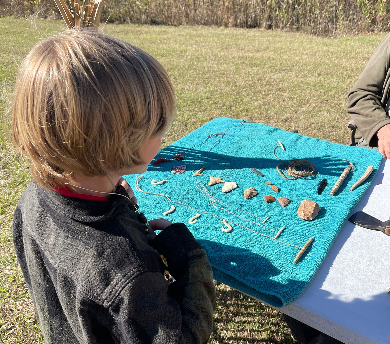 *4 Indian fishing gear, hooks and spear points